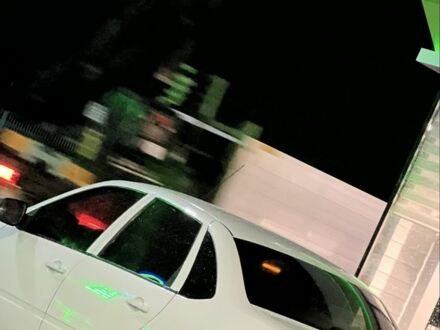 Белый ВАЗ Гранта, объемом двигателя 1.6 л и пробегом 170 тыс. км за 3000 $, фото 1 на Automoto.ua