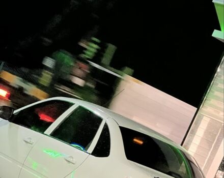 Белый ВАЗ Гранта, объемом двигателя 1.6 л и пробегом 170 тыс. км за 3000 $, фото 1 на Automoto.ua