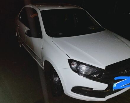 Белый ВАЗ Гранта, объемом двигателя 1 л и пробегом 190 тыс. км за 3000 $, фото 1 на Automoto.ua