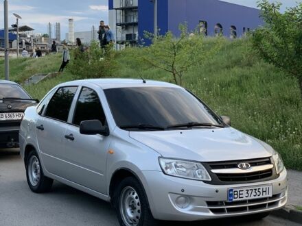 Сірий ВАЗ Гранта, об'ємом двигуна 1.6 л та пробігом 85 тис. км за 4100 $, фото 1 на Automoto.ua