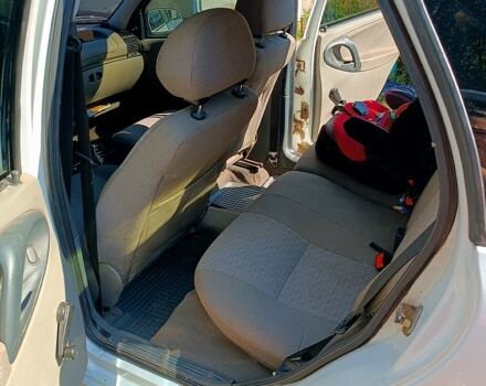 Білий ВАЗ Kalina, об'ємом двигуна 1.6 л та пробігом 141 тис. км за 2000 $, фото 3 на Automoto.ua