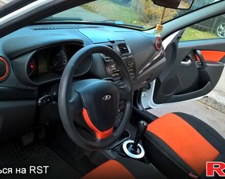 Білий ВАЗ Kalina, об'ємом двигуна 1.6 л та пробігом 100 тис. км за 5800 $, фото 5 на Automoto.ua
