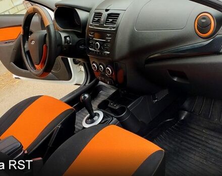 Белый ВАЗ Kalina, объемом двигателя 1.6 л и пробегом 101 тыс. км за 5800 $, фото 6 на Automoto.ua