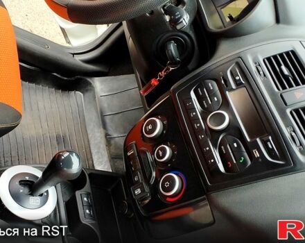 Белый ВАЗ Kalina, объемом двигателя 1.6 л и пробегом 101 тыс. км за 5800 $, фото 7 на Automoto.ua
