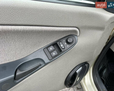 Бежевый ВАЗ Калина, объемом двигателя 1.4 л и пробегом 81 тыс. км за 2150 $, фото 19 на Automoto.ua