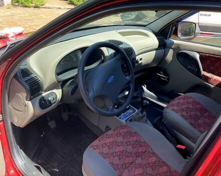 Червоний ВАЗ Kalina, об'ємом двигуна 1.4 л та пробігом 32 тис. км за 3300 $, фото 2 на Automoto.ua