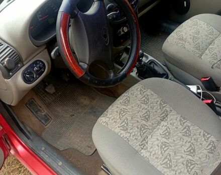 Красный ВАЗ Kalina, объемом двигателя 1.6 л и пробегом 125 тыс. км за 1650 $, фото 4 на Automoto.ua