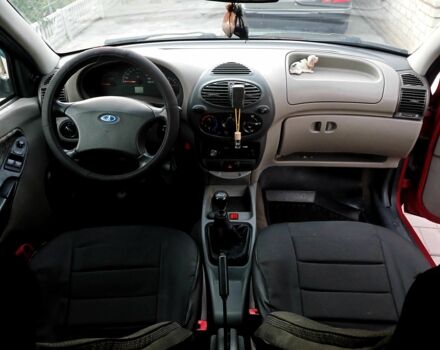 Красный ВАЗ Калина, объемом двигателя 1.6 л и пробегом 236 тыс. км за 2200 $, фото 4 на Automoto.ua