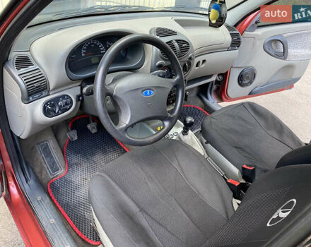 Красный ВАЗ Калина, объемом двигателя 1.6 л и пробегом 145 тыс. км за 2200 $, фото 4 на Automoto.ua