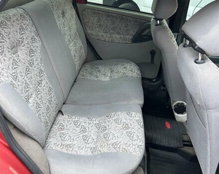 Красный ВАЗ Калина, объемом двигателя 1.6 л и пробегом 281 тыс. км за 2199 $, фото 9 на Automoto.ua