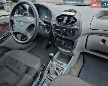 Красный ВАЗ Калина, объемом двигателя 1.6 л и пробегом 180 тыс. км за 2250 $, фото 5 на Automoto.ua