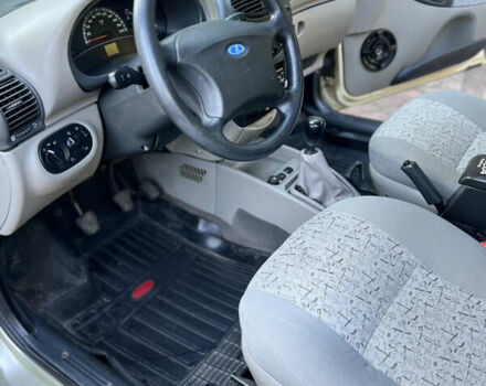 Желтый ВАЗ Калина, объемом двигателя 1.6 л и пробегом 97 тыс. км за 2700 $, фото 7 на Automoto.ua