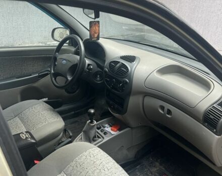 Желтый ВАЗ Калина, объемом двигателя 1.6 л и пробегом 97 тыс. км за 2500 $, фото 4 на Automoto.ua