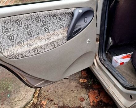 Сірий ВАЗ Kalina, об'ємом двигуна 1.6 л та пробігом 166 тис. км за 2000 $, фото 8 на Automoto.ua