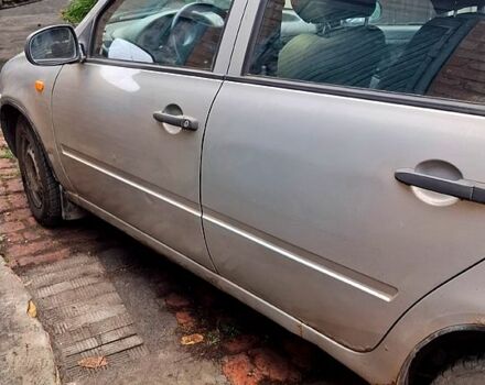 Сірий ВАЗ Kalina, об'ємом двигуна 1.6 л та пробігом 166 тис. км за 2000 $, фото 3 на Automoto.ua