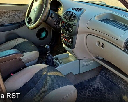 Серый ВАЗ Kalina, объемом двигателя 1.6 л и пробегом 45 тыс. км за 2000 $, фото 4 на Automoto.ua