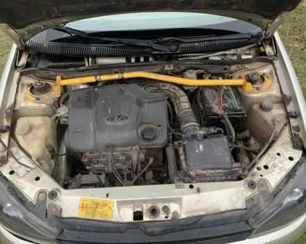 Серый ВАЗ Калина, объемом двигателя 1.6 л и пробегом 200 тыс. км за 2000 $, фото 7 на Automoto.ua