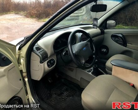 Серый ВАЗ Kalina, объемом двигателя 1.4 л и пробегом 231 тыс. км за 1750 $, фото 9 на Automoto.ua