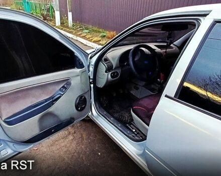 Сірий ВАЗ Kalina, об'ємом двигуна 1.5 л та пробігом 188 тис. км за 2000 $, фото 5 на Automoto.ua