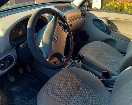 Сірий ВАЗ Kalina, об'ємом двигуна 1.6 л та пробігом 202 тис. км за 2000 $, фото 4 на Automoto.ua