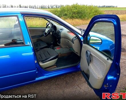 Синий ВАЗ Kalina, объемом двигателя 1.6 л и пробегом 95 тыс. км за 2000 $, фото 7 на Automoto.ua