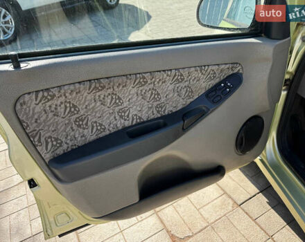 Зелений ВАЗ Калина, об'ємом двигуна 1.6 л та пробігом 150 тис. км за 1699 $, фото 7 на Automoto.ua