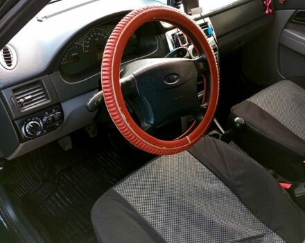 Черный ВАЗ Lada Priora, объемом двигателя 1.6 л и пробегом 206 тыс. км за 2600 $, фото 7 на Automoto.ua