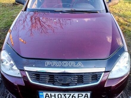 Красный ВАЗ Lada Priora, объемом двигателя 1.6 л и пробегом 300 тыс. км за 4000 $, фото 1 на Automoto.ua