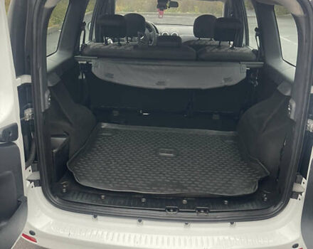 Білий ВАЗ Largus, об'ємом двигуна 1.6 л та пробігом 41 тис. км за 9900 $, фото 5 на Automoto.ua