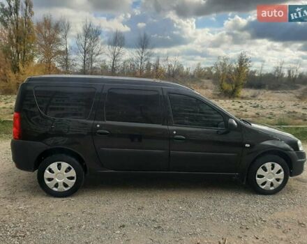 Чорний ВАЗ Largus, об'ємом двигуна 1.6 л та пробігом 166 тис. км за 3800 $, фото 1 на Automoto.ua