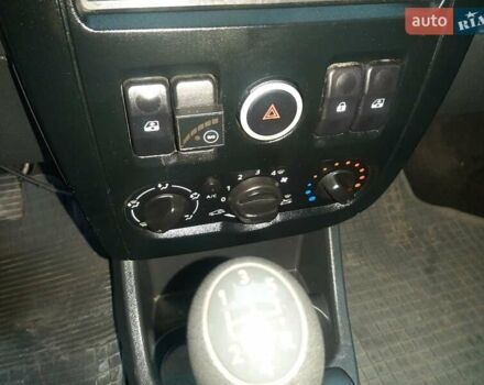 Сірий ВАЗ Largus, об'ємом двигуна 1.6 л та пробігом 162 тис. км за 3700 $, фото 12 на Automoto.ua