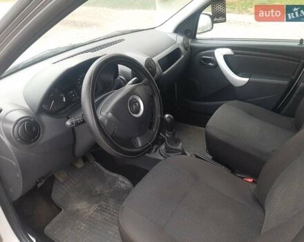 Сірий ВАЗ Largus, об'ємом двигуна 1.6 л та пробігом 162 тис. км за 3700 $, фото 10 на Automoto.ua