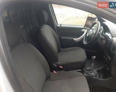 Сірий ВАЗ Largus, об'ємом двигуна 1.6 л та пробігом 162 тис. км за 3700 $, фото 9 на Automoto.ua