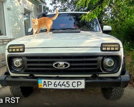 Белый ВАЗ Нива, объемом двигателя 1.6 л и пробегом 300 тыс. км за 4000 $, фото 1 на Automoto.ua