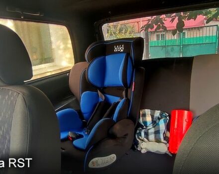 Белый ВАЗ Нива, объемом двигателя 1.6 л и пробегом 300 тыс. км за 4000 $, фото 5 на Automoto.ua