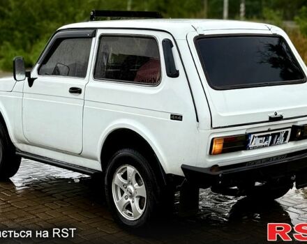 Белый ВАЗ Нива, объемом двигателя 1.6 л и пробегом 12 тыс. км за 3500 $, фото 1 на Automoto.ua