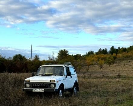 Белый ВАЗ Нива, объемом двигателя 1.7 л и пробегом 450 тыс. км за 1400 $, фото 2 на Automoto.ua