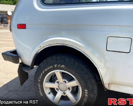 Белый ВАЗ Нива, объемом двигателя 1.6 л и пробегом 110 тыс. км за 2280 $, фото 6 на Automoto.ua