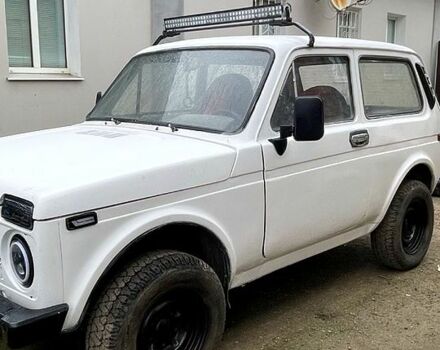Білий ВАЗ Нива, об'ємом двигуна 1.6 л та пробігом 0 тис. км за 2000 $, фото 1 на Automoto.ua