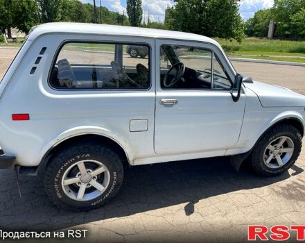 Белый ВАЗ Нива, объемом двигателя 1.6 л и пробегом 110 тыс. км за 2280 $, фото 5 на Automoto.ua