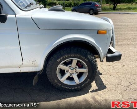 Белый ВАЗ Нива, объемом двигателя 1.6 л и пробегом 110 тыс. км за 2280 $, фото 4 на Automoto.ua