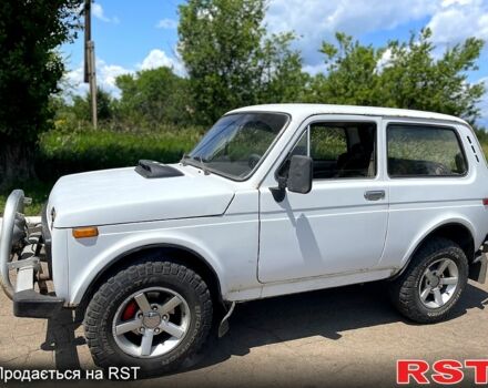 Белый ВАЗ Нива, объемом двигателя 1.6 л и пробегом 110 тыс. км за 2280 $, фото 2 на Automoto.ua