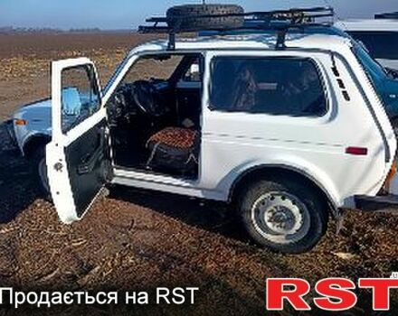 Белый ВАЗ Нива, объемом двигателя 1.6 л и пробегом 880 тыс. км за 2500 $, фото 6 на Automoto.ua