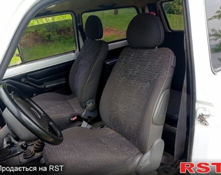 Белый ВАЗ Нива, объемом двигателя 1.6 л и пробегом 65 тыс. км за 2000 $, фото 4 на Automoto.ua