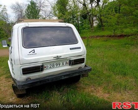 Белый ВАЗ Нива, объемом двигателя 1.6 л и пробегом 65 тыс. км за 2000 $, фото 8 на Automoto.ua