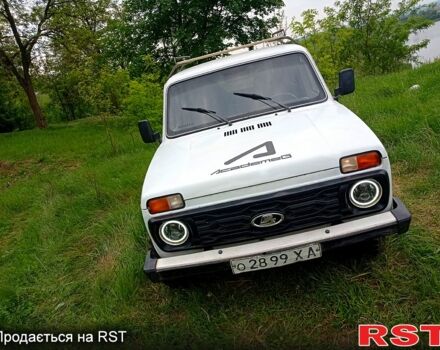 Белый ВАЗ Нива, объемом двигателя 1.6 л и пробегом 65 тыс. км за 2000 $, фото 3 на Automoto.ua