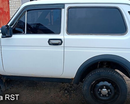 Белый ВАЗ Нива, объемом двигателя 1.6 л и пробегом 200 тыс. км за 4300 $, фото 1 на Automoto.ua