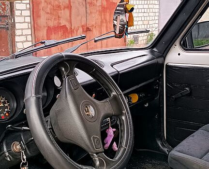 Белый ВАЗ Нива, объемом двигателя 1.6 л и пробегом 200 тыс. км за 4300 $, фото 3 на Automoto.ua