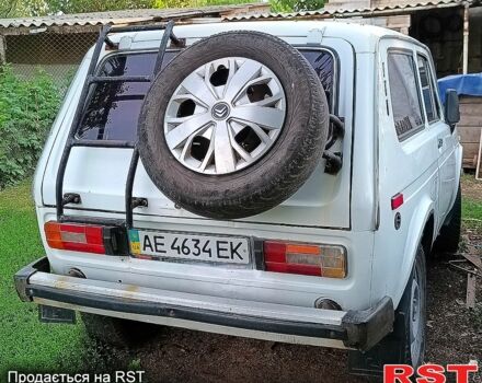 Белый ВАЗ Нива, объемом двигателя 1.6 л и пробегом 95 тыс. км за 1440 $, фото 3 на Automoto.ua