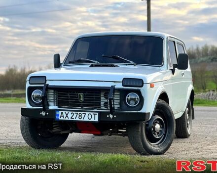 Белый ВАЗ Нива, объемом двигателя 1.6 л и пробегом 177 тыс. км за 2100 $, фото 4 на Automoto.ua